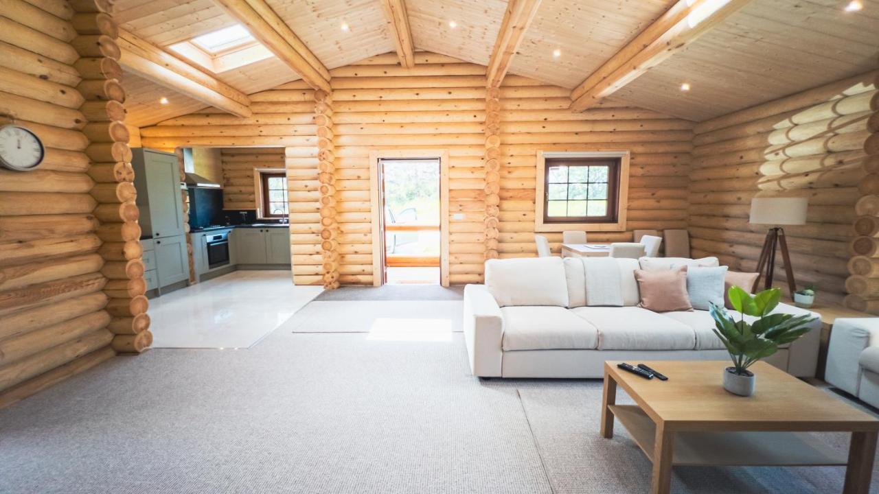 Aspen Lodge, Amazing New Log Cabin With Hot Tub - Sleeps 6 - Felmoor Park Morpeth Extérieur photo