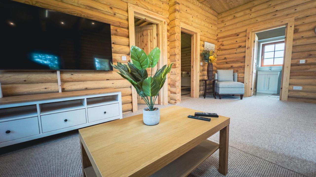 Aspen Lodge, Amazing New Log Cabin With Hot Tub - Sleeps 6 - Felmoor Park Morpeth Extérieur photo