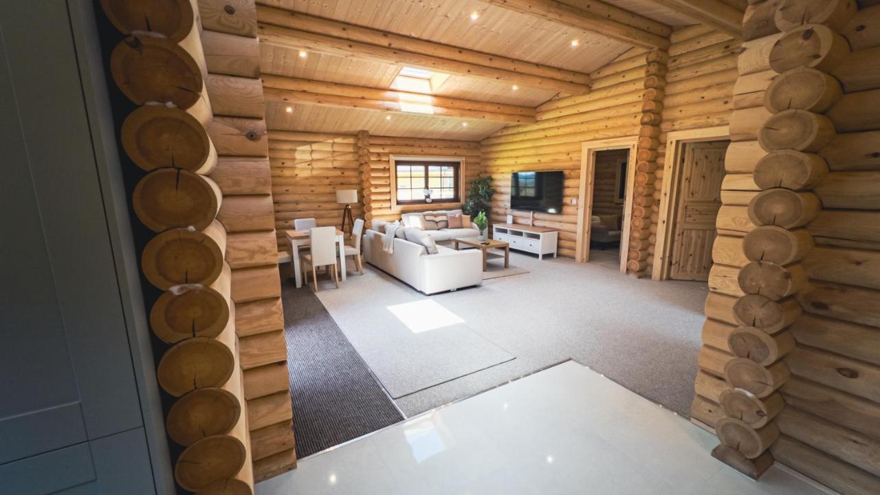 Aspen Lodge, Amazing New Log Cabin With Hot Tub - Sleeps 6 - Felmoor Park Morpeth Extérieur photo