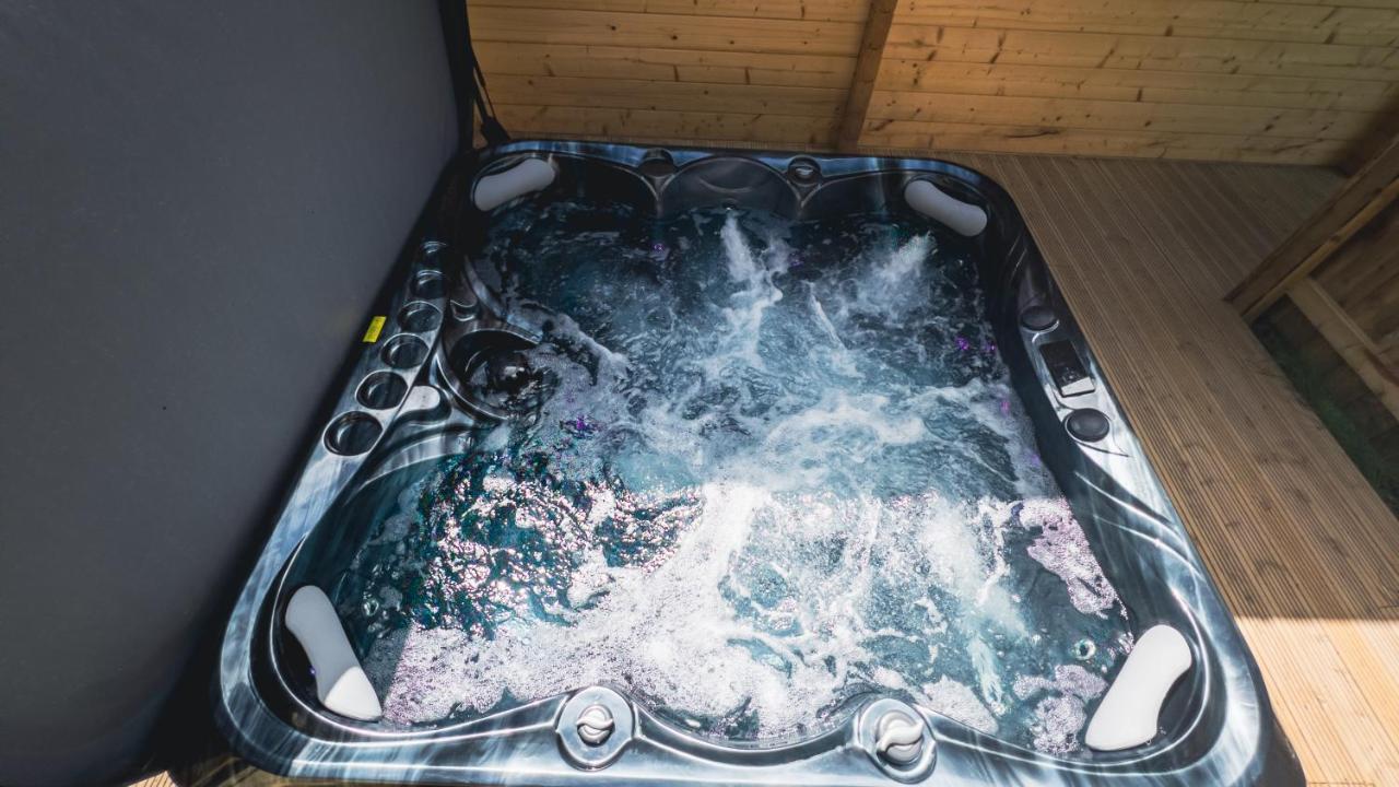 Aspen Lodge, Amazing New Log Cabin With Hot Tub - Sleeps 6 - Felmoor Park Morpeth Extérieur photo